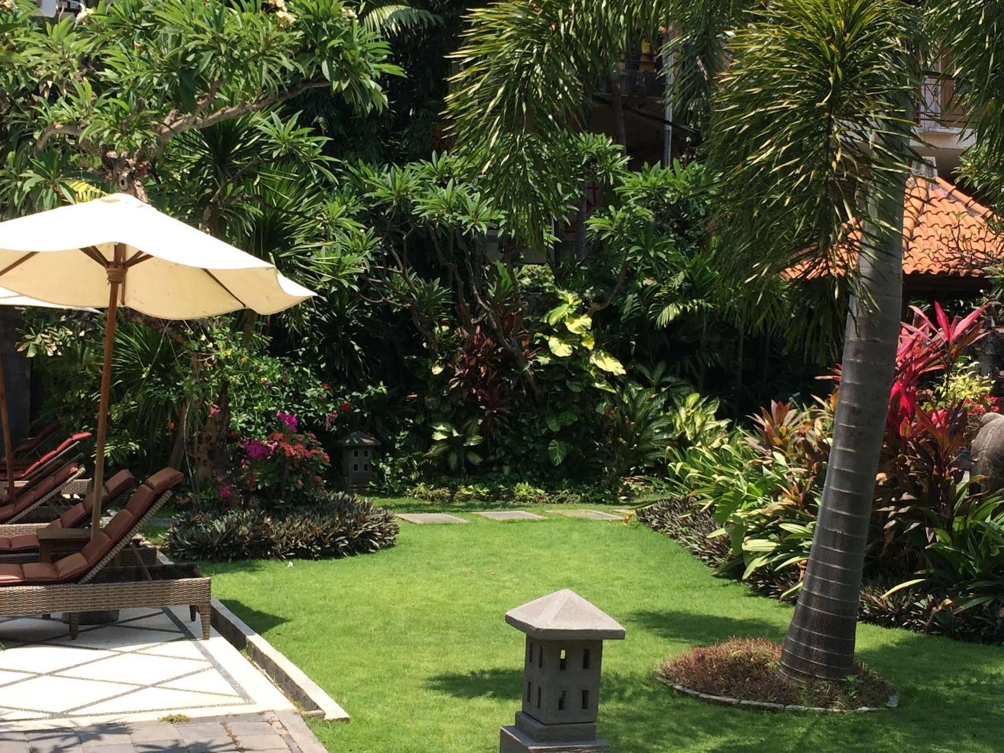 Puri Raja Hotel Legian  Exterior photo